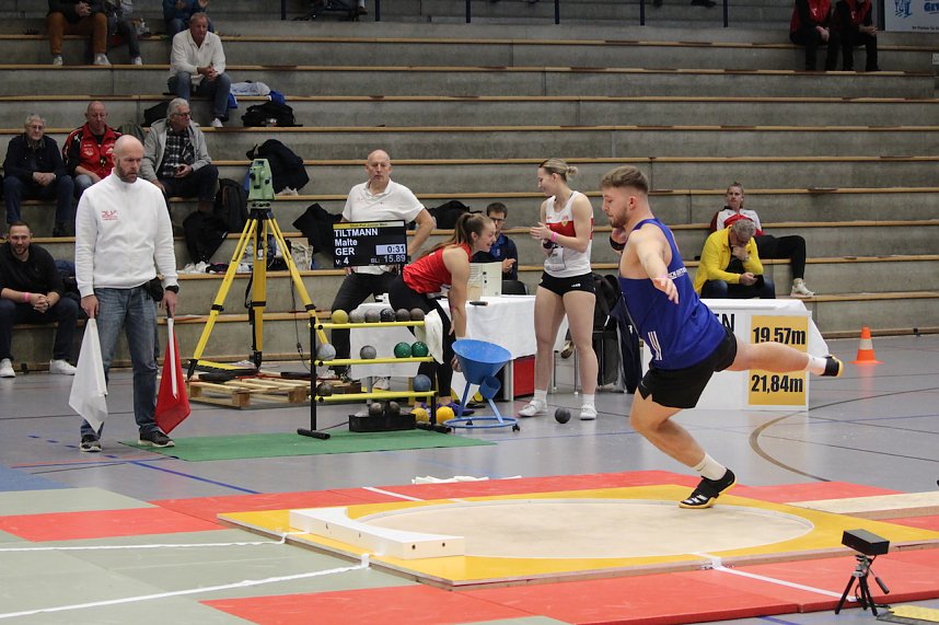 Sportlerinnen und Sportler begeisterten beim Indoor-Kugelsto&szlig;en, in der Wiedigsburghalle in Nordhausen, das Publikum