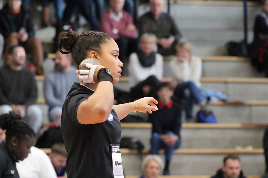 Sportlerinnen und Sportler begeisterten beim Indoor-Kugelsto&szlig;en, in der Wiedigsburghalle in Nordhausen, das Publikum