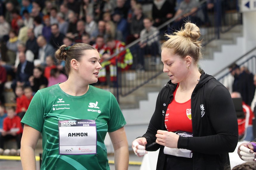 Sportlerinnen und Sportler begeisterten beim Indoor-Kugelsto&szlig;en, in der Wiedigsburghalle in Nordhausen, das Publikum