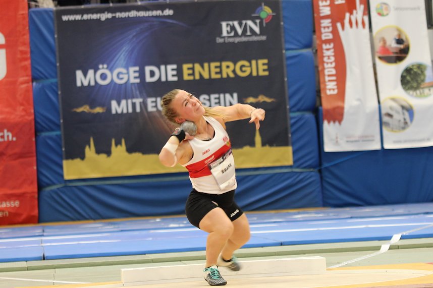 Sportlerinnen und Sportler begeisterten beim Indoor-Kugelsto&szlig;en, in der Wiedigsburghalle in Nordhausen, das Publikum