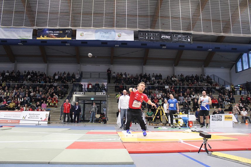 Indoor Kugelsto&szlig;en in der Wiedigsburghalle in Nordhausen