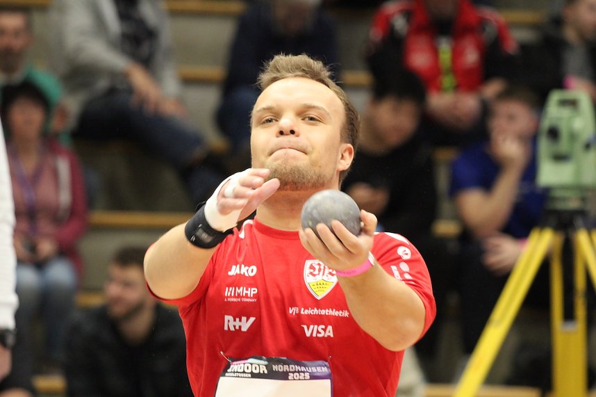 Indoor Kugelsto&szlig;en in der Wiedigsburghalle in Nordhausen