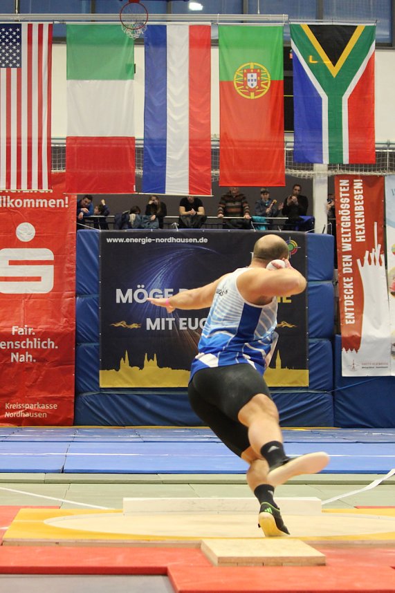 Indoor Kugelsto&szlig;en in der Wiedigsburghalle in Nordhausen