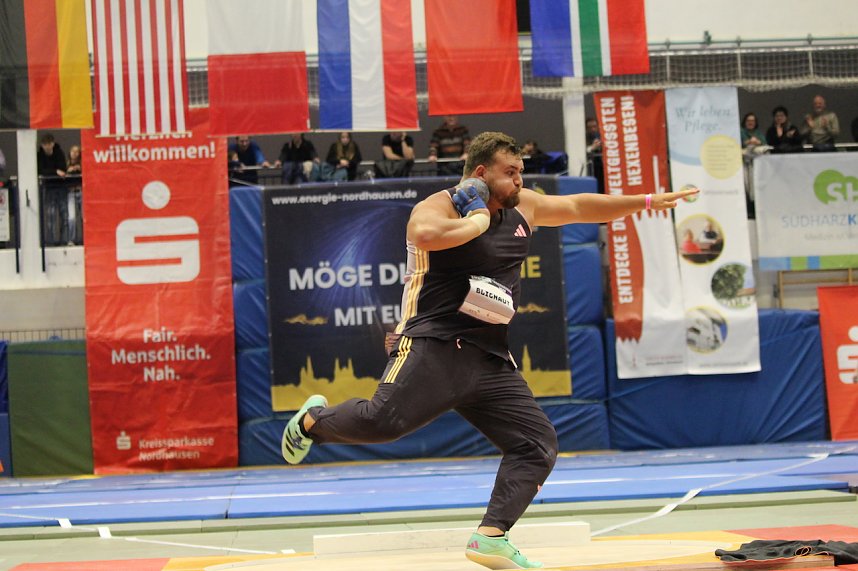 Indoor Kugelsto&szlig;en in der Wiedigsburghalle in Nordhausen