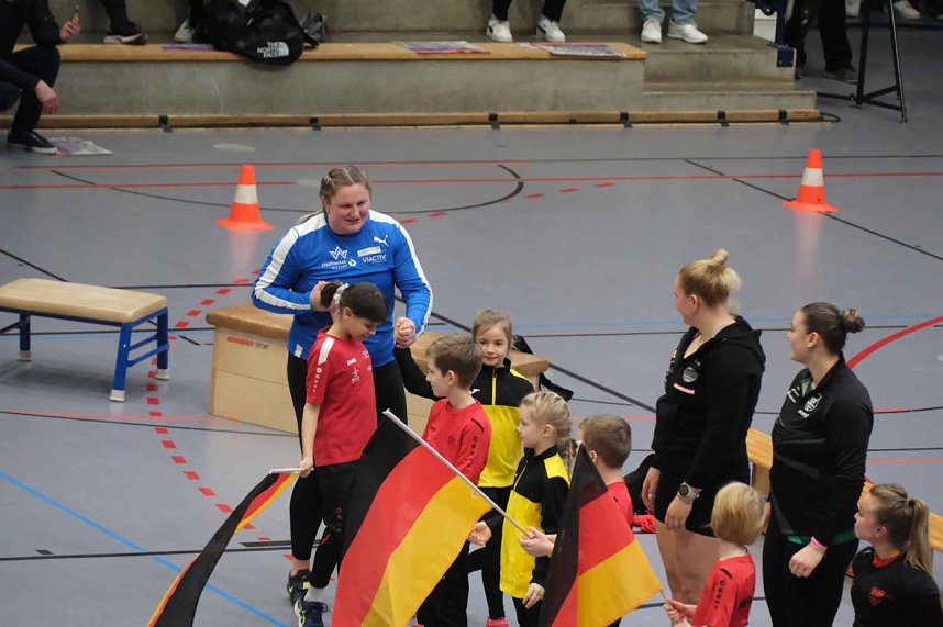 Kugelsto&szlig;-Indoor in der Wiedigsburg