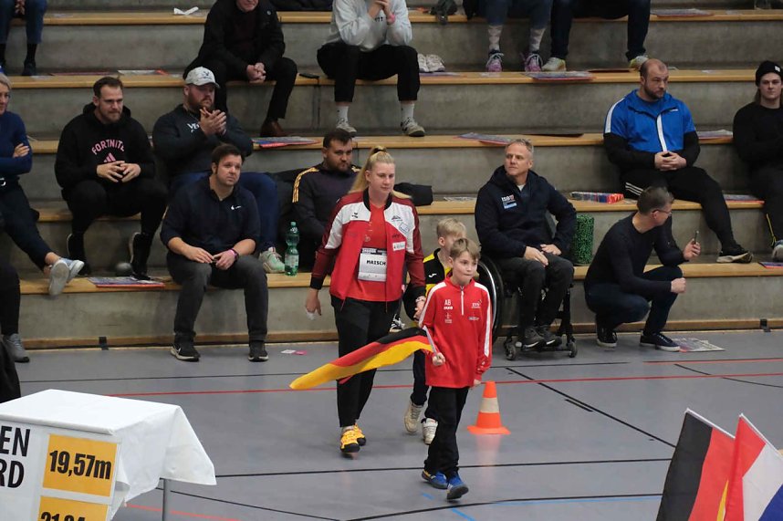 Kugelsto&szlig;-Indoor in der Wiedigsburg