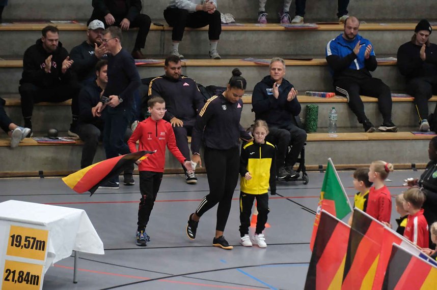 Kugelsto&szlig;-Indoor in der Wiedigsburg