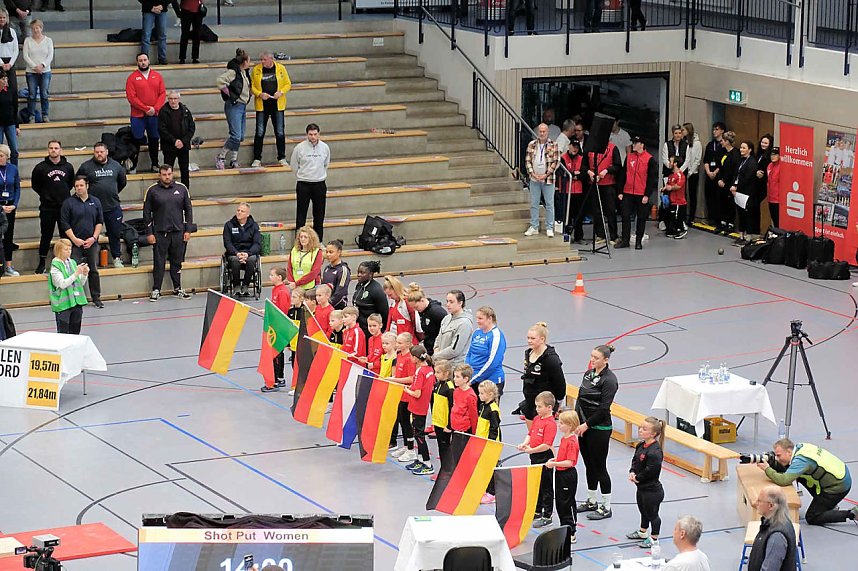 Kugelsto&szlig;-Indoor in der Wiedigsburg