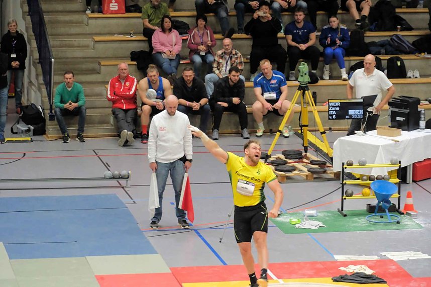 Kugelsto&szlig;-Indoor in der Wiedigsburg