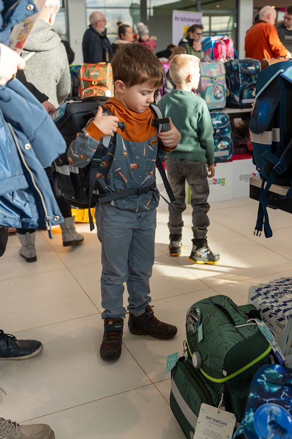 Damit zum Schulanfang alles sitzt - Impressionen vom Schulranzentag bei Skoda