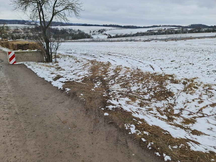 Besch&auml;digte Stra&szlig;ensperre bei Buchholz