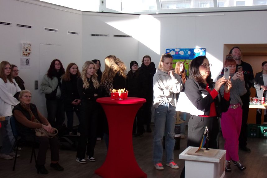 In der Galerie der Kreissparkasse stellen die K&uuml;nstler der pro vita Akademie ihre Werke aus