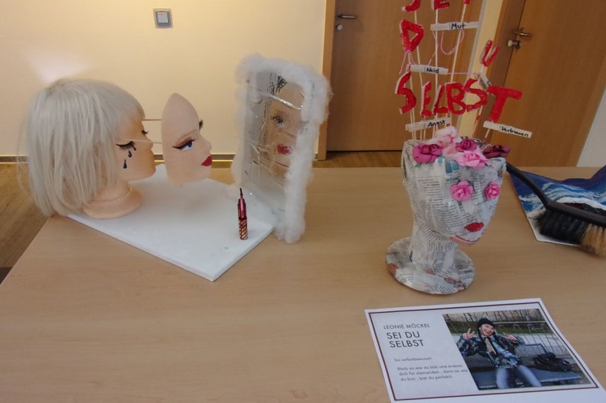 In der Galerie der Kreissparkasse stellen die K&uuml;nstler der pro vita Akademie ihre Werke aus