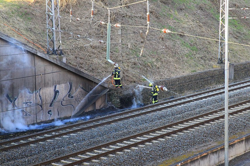 Feuer am Bahndamm bei Wollersleben und Wolkramshausen