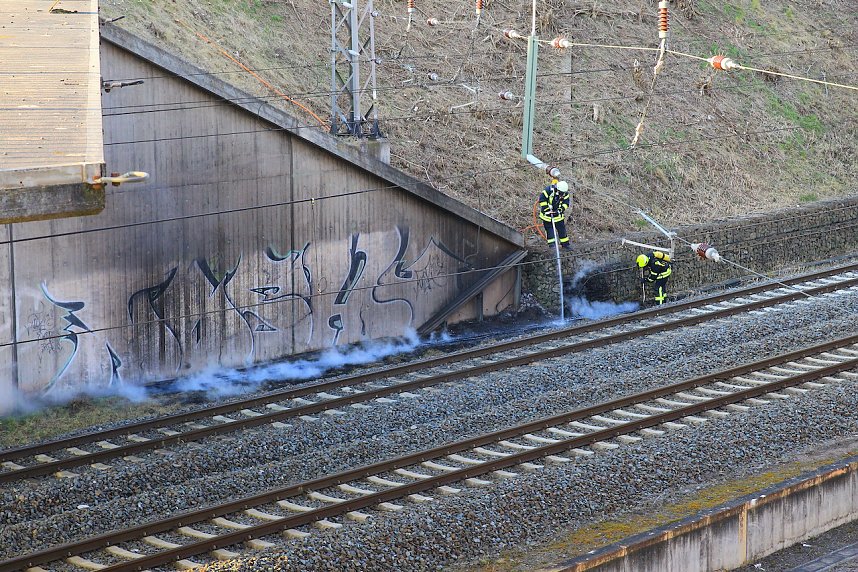 Feuer am Bahndamm bei Wollersleben und Wolkramshausen