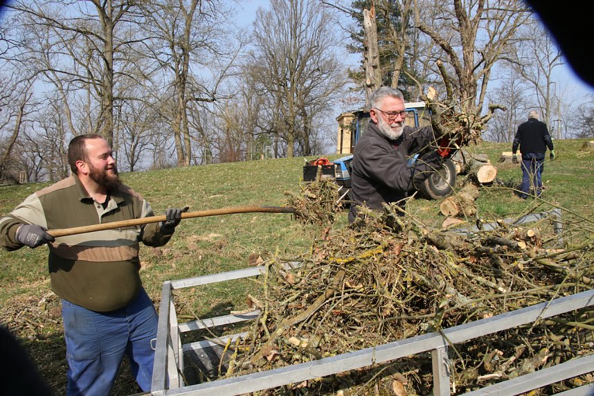 Fr&uuml;hjahrsputz im Park Hohenrode