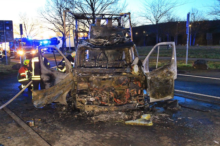 LKW brannte auf der Autobahn-Rastst&auml;tte