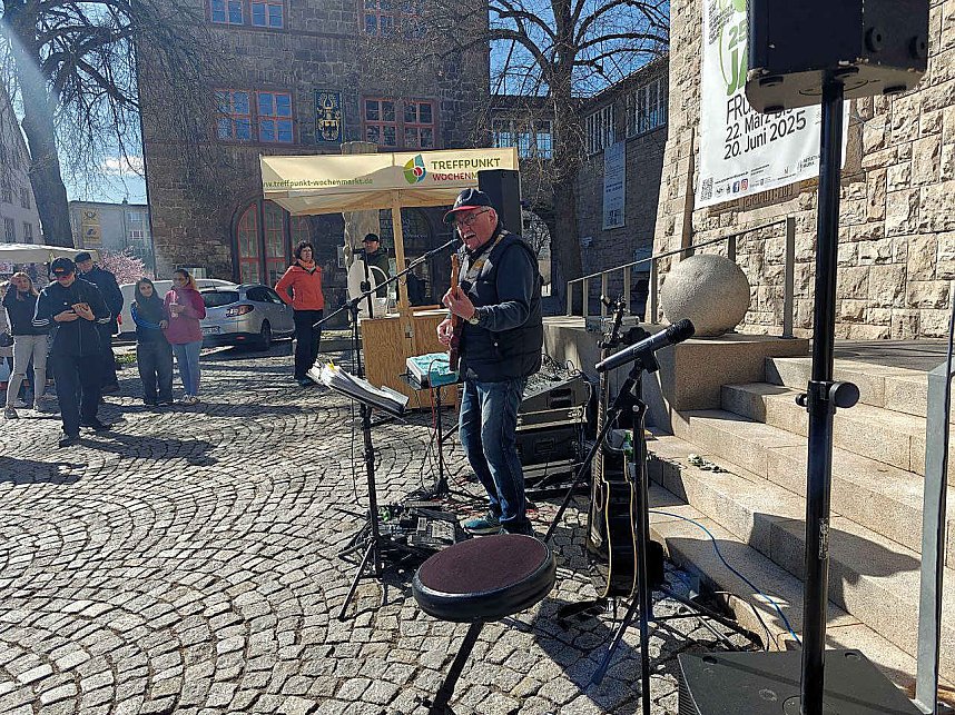Fr&uuml;hlingsmarkt auf dem Rathausplatz in Nordhausen