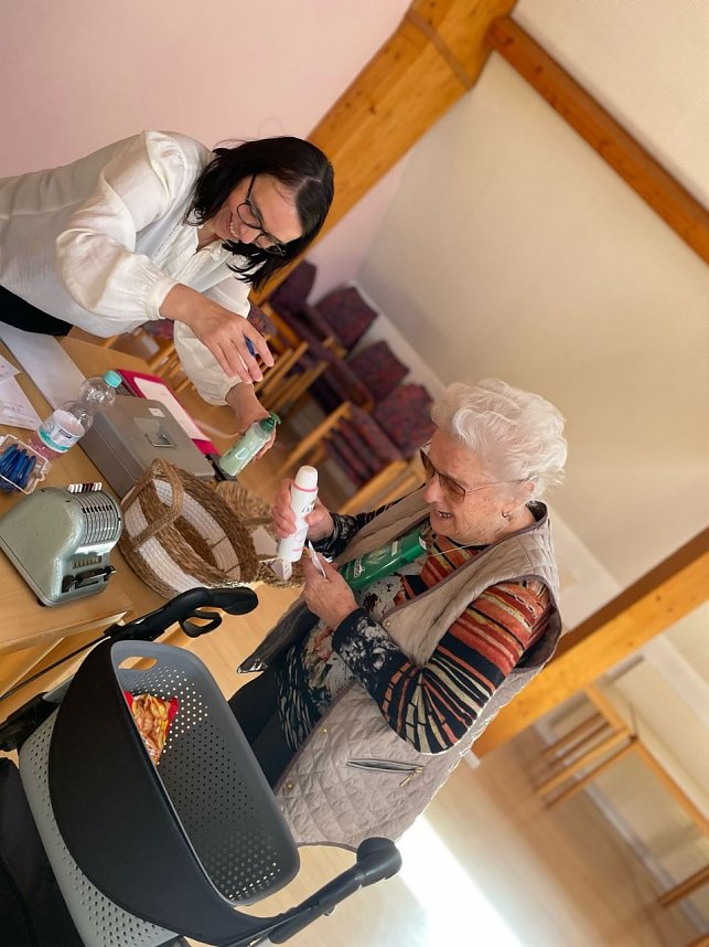 Einkaufsfreude in Mariechens Konsum im St. Marien Hospital Bleicherode