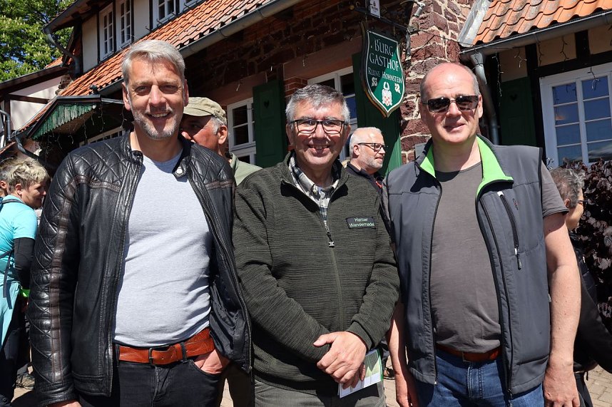 Die Saisoner&ouml;ffnung f&uuml;r die Harzer Wandernadel feierte man auf der Burgruine Hohenstein