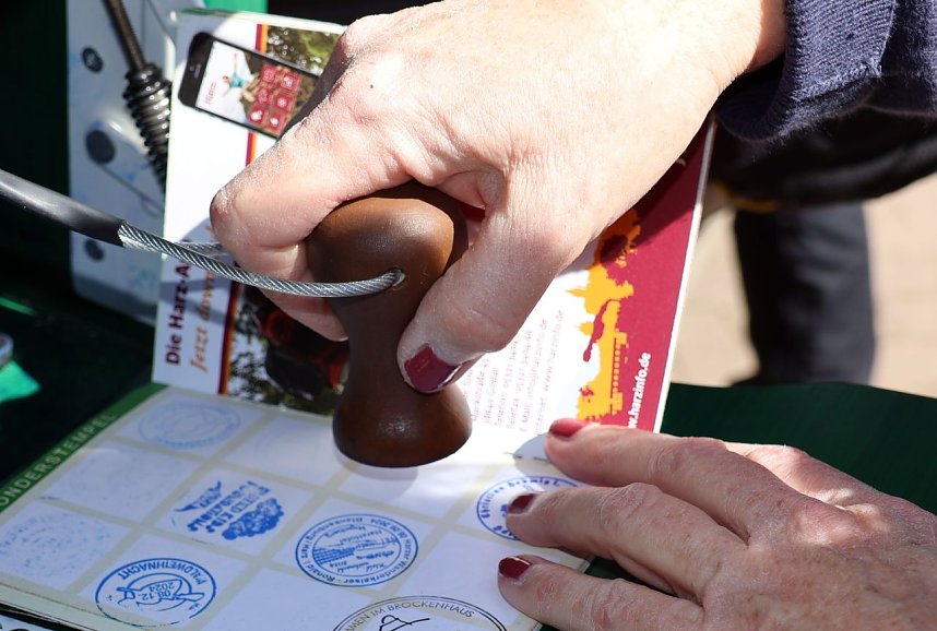 Die Saisoner&ouml;ffnung f&uuml;r die Harzer Wandernadel feierte man auf der Burgruine Hohenstein