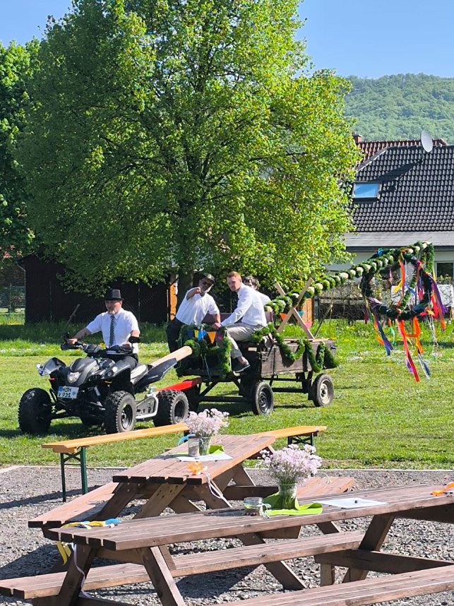 Maibaumsetzen Sollstedt