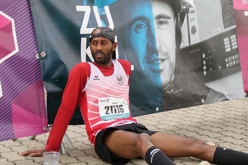 Auf der Zielgerade beim 11. Harztorlauf