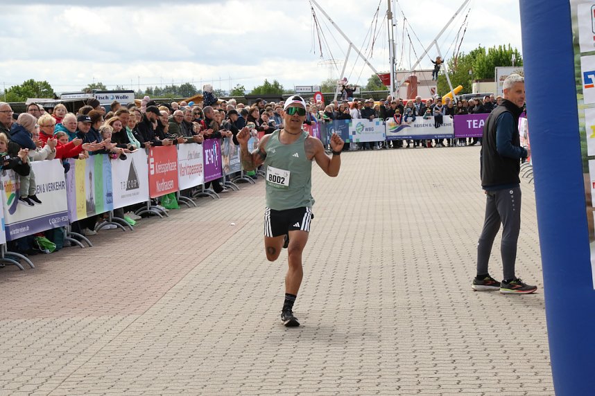 Auf der Zielgerade beim 11. Harztorlauf