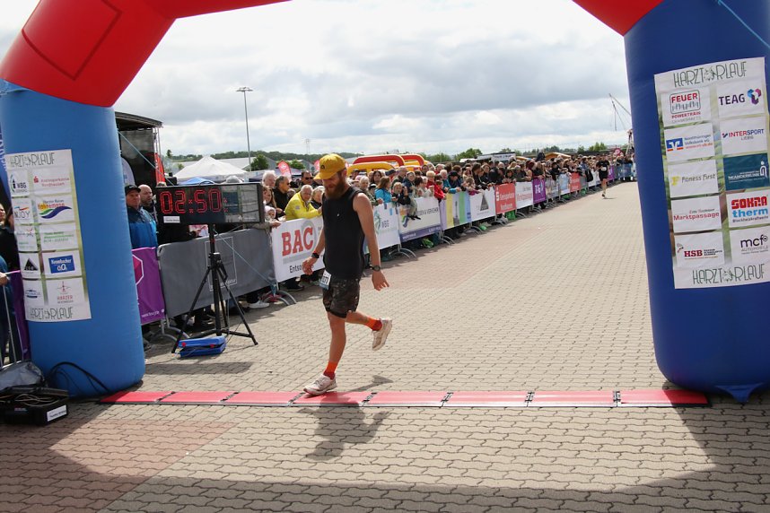 Auf der Zielgerade beim 11. Harztorlauf
