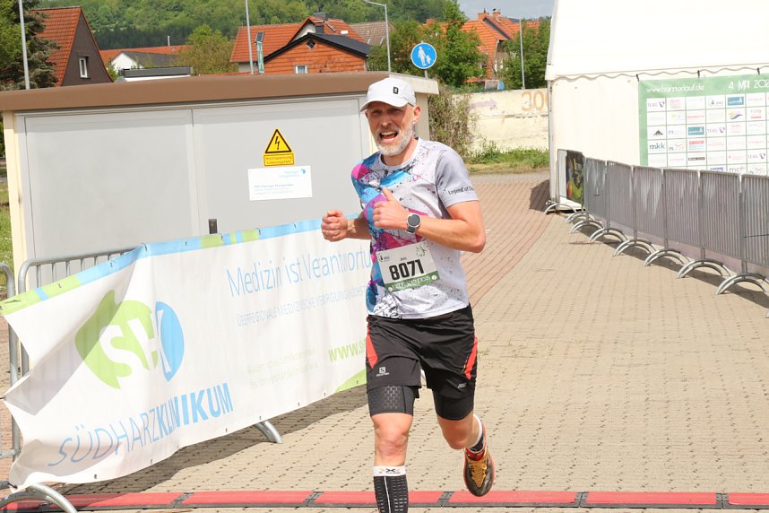 Auf der Zielgerade beim 11. Harztorlauf