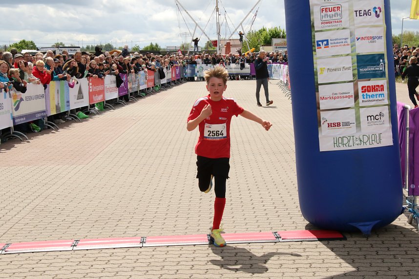 Auf der Zielgerade beim 11. Harztorlauf