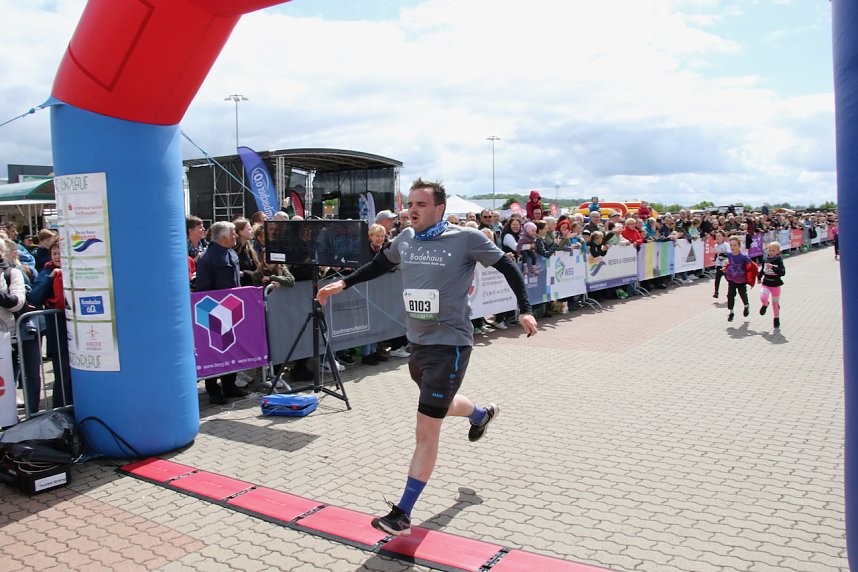 Auf der Zielgerade beim 11. Harztorlauf