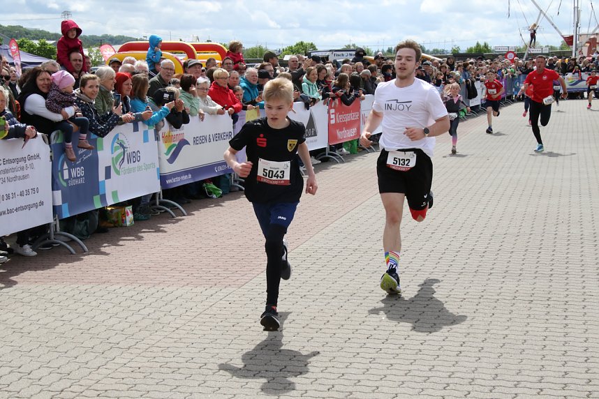 Auf der Zielgerade beim 11. Harztorlauf