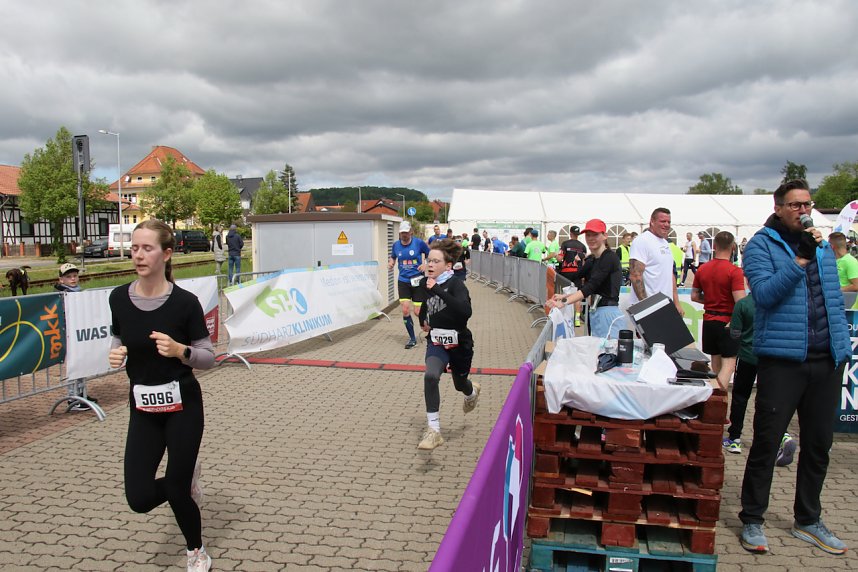 Auf der Zielgerade beim 11. Harztorlauf