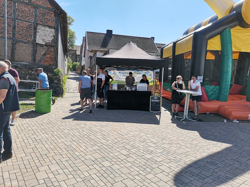 Maibaumsetzen in Hermannsacker