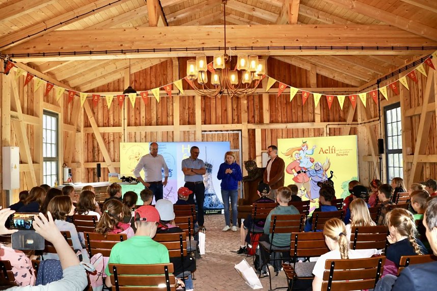 Der "Hexenbesen" hat jetzt einen eigenen Comic: "Aelfi und das Geheimnis des gro&szlig;en Besens - Die Legende von Rothes&uuml;tte"