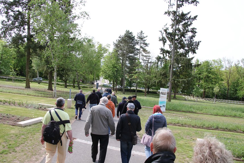 Gedenkveranstaltung zum Ende des Zweiten Weltkrieges vor 80 Jahren auf dem Nordh&auml;user Ehrenfriedhof