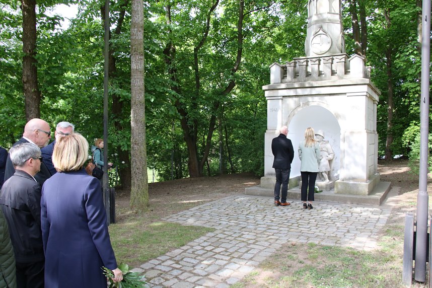 Gedenkveranstaltung zum Ende des Zweiten Weltkrieges vor 80 Jahren auf dem Nordh&auml;user Ehrenfriedhof