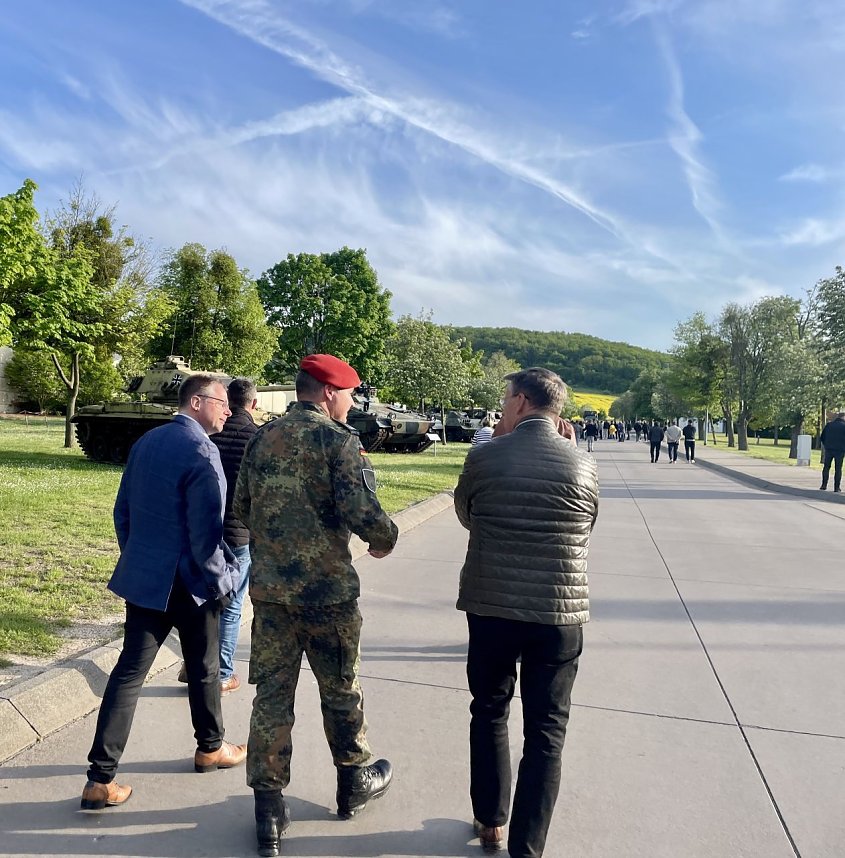 Nordth&uuml;ringer Unternehmer zu Gast in der Kaserne