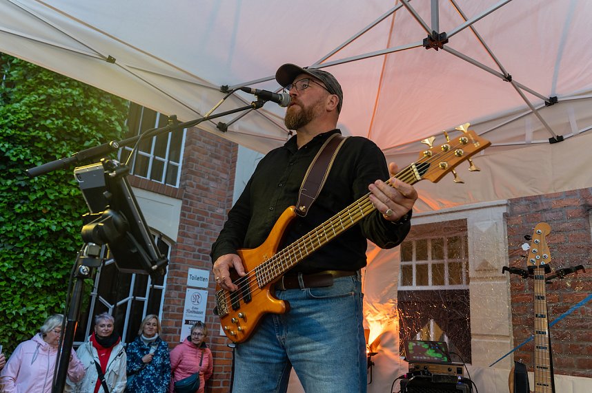 Die Kultband EMMA rockt den Innenhof der Tradi