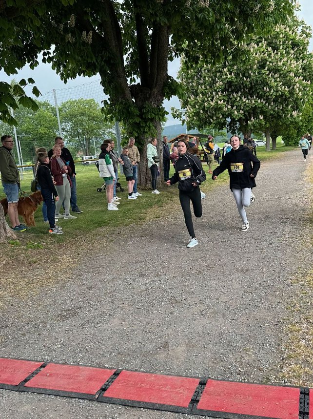 Beim 23. Ellricher Stadtlauf halfen auch die Sch&uuml;ler der Oberschule aus