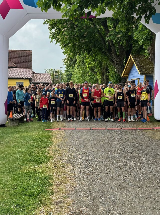 Beim 23. Ellricher Stadtlauf halfen auch die Sch&uuml;ler der Oberschule aus