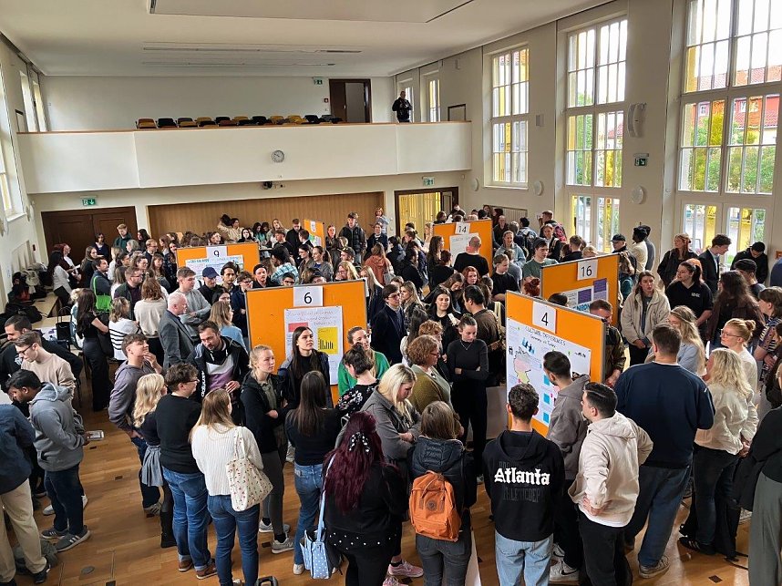 Internationale Begegnung auf dem Campus: Studenten und Lehrer aus ganz Europa tauschten sich im Rahmen der 27. Internationalen Projektwoche an der Hochschule Nordhausen fachlich und kulturell aus.