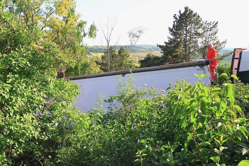 Lkw auf Abwegen im Kyffh&auml;userkreis