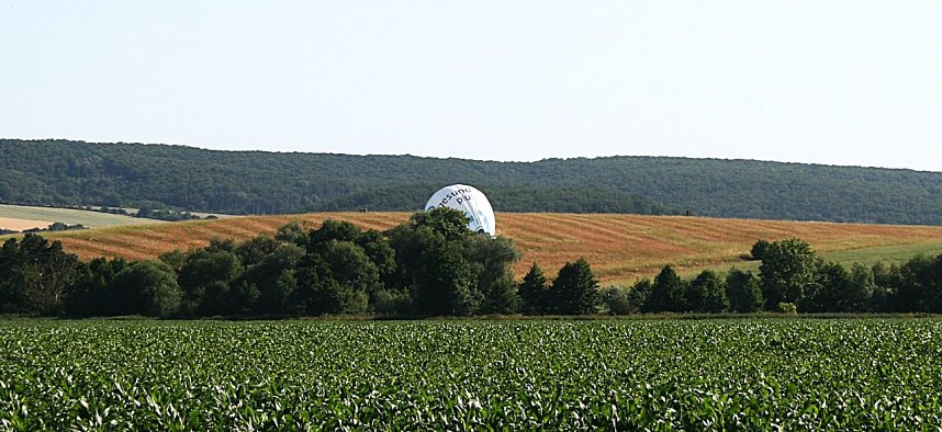 Landung eines Hei&szlig;luftballons in der Goldenen Aue