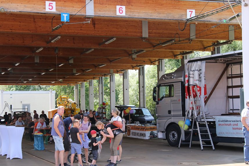 125 Jahre Stra&szlig;enbahn Nordhausen - Geburtstagsfeier im Depot