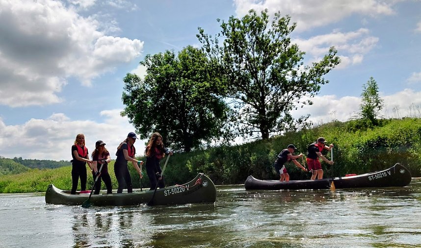 Sch&uuml;ler des Humboldt Gymnasiums auf der Unstrut