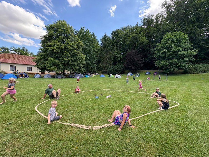 Gro&szlig;es Junior-Ranger-Camp im Nassetal: