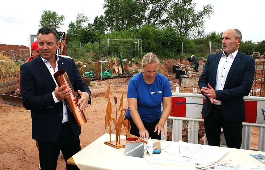 Grundsteinlegung f&uuml;r das "Nest" am Stausee Kelbra