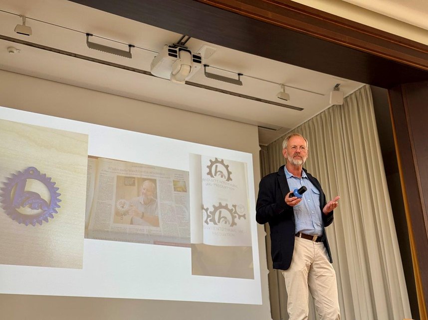 Mit einer feierlichen Veranstaltung im Audimax verabschiedete sich die Hochschule Nordhausen von Prof. Dr.-Ing. Folker Fl&uuml;ggen, der &uuml;ber ein Jahrzehnt den Fachbereich Ingenieurwissenschaften mitpr&auml;gte.